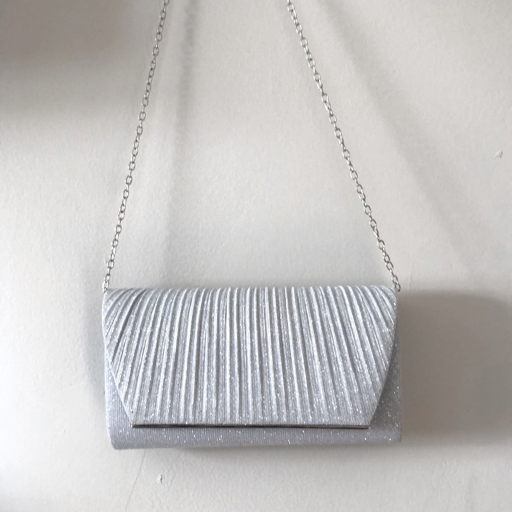 Grey sparkly clutch